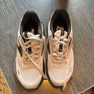 BROOKS Adrenaline women’s running shoe